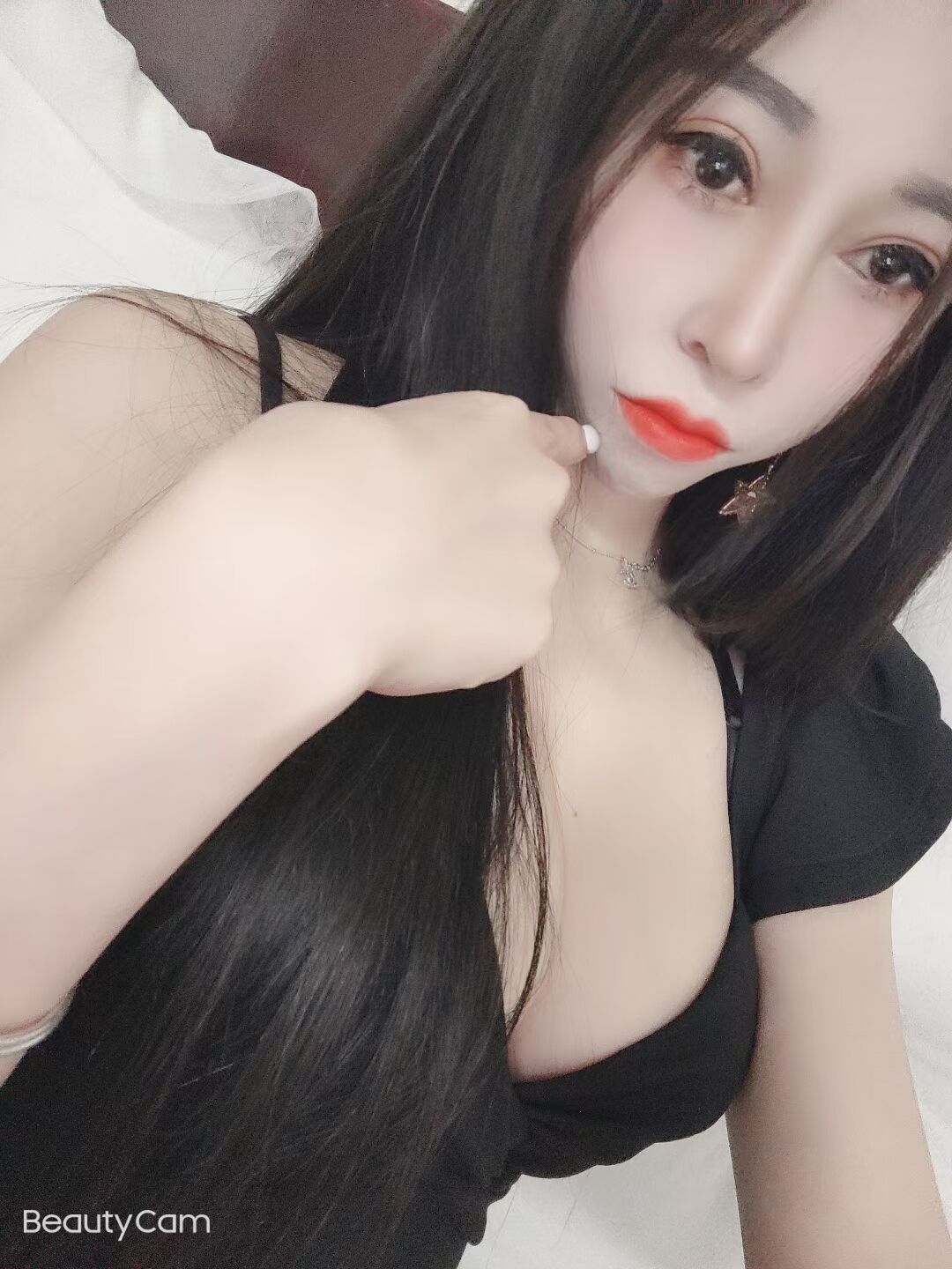 美丽漂亮的小丫头，sao浪，叫的很销魂